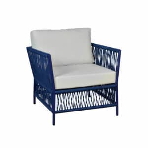 Poltrona Capri, estrutura de alumínio, revestida com corda náutica. Acompanha acolchoados.